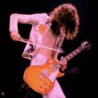 Джимми Пейдж со скрипичным смычком. Концерт Led Zeppelin в Madison Square Garden. 1977 